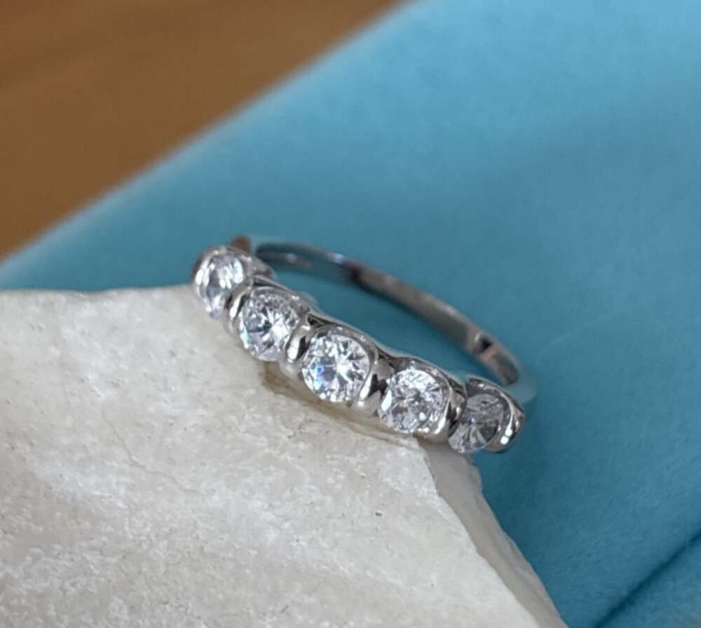 Brilliant 1.5 ct Lab Created White Sapphire Anniversary Ring Sterling Silver Sz7
